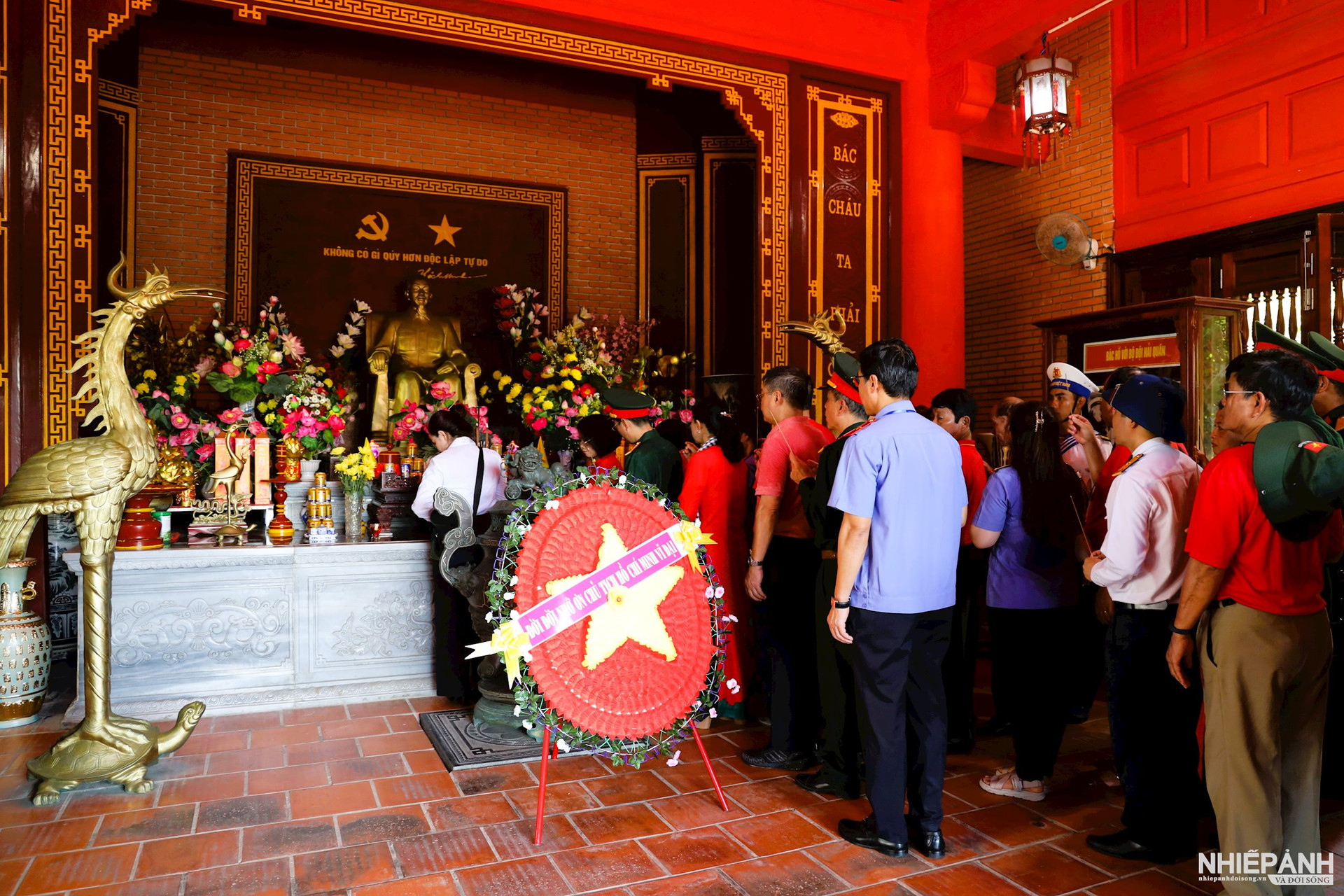 W_8.vuot-hai-trinh-hang-tram-hai-ly-duoc-den-dang-huong-tuong-nho-bac-ngay-tren-dao-truong-sa-xa-xoi-ai-cung-cam-thay-rat-xuc-dong..jpg