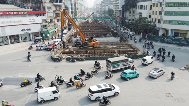 Construction fences removed at Giai Phong - Kim Dong intersection, how will traffic flow be divided? photo 5