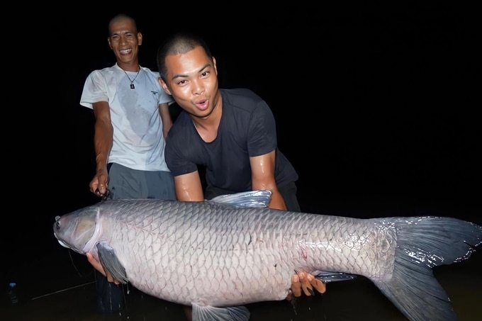 Cần thủ câu được trắm đen nặng 40kg sau 3 năm kiên trì săn thủy quái - 2