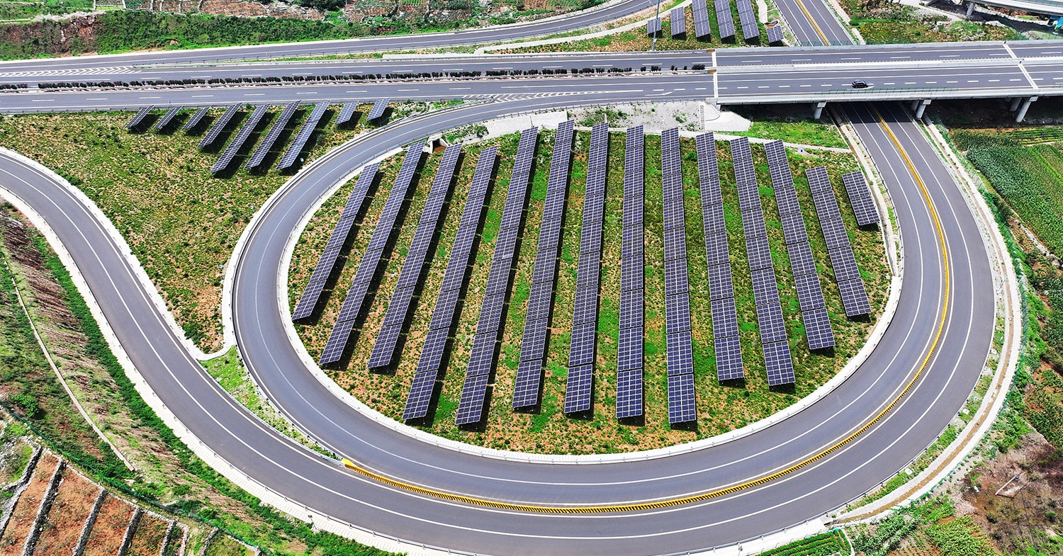 La Chine veut couvrir les deux côtés de l'autoroute de panneaux solaires