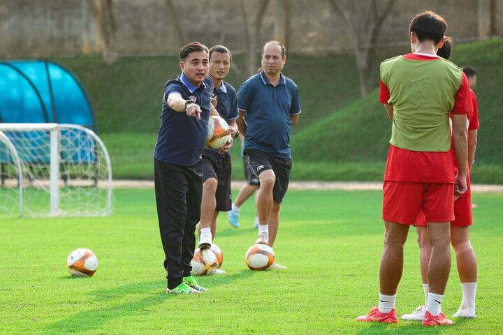 El entrenador Nguyen Duc Thang comienza un nuevo trabajo. (Foto: El Cong Viettel)