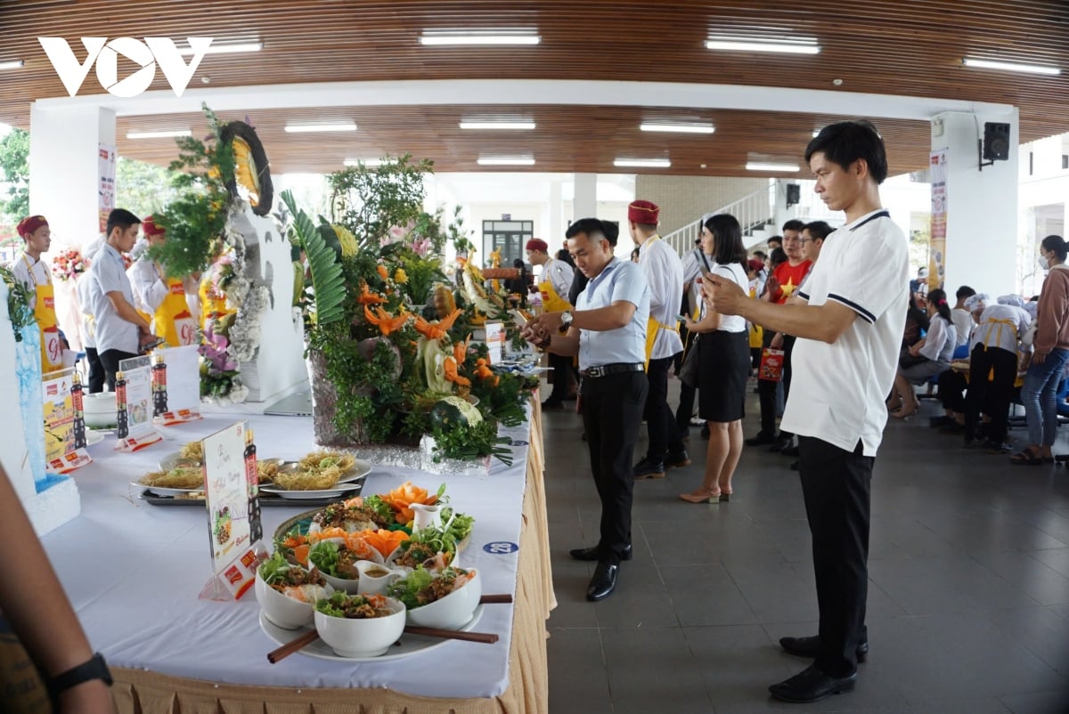 hue huong den thanh pho sang tao cua unesco hinh anh 2