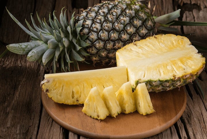 Ananas ist eine köstliche Frucht, die auch beim Abnehmen hilft.