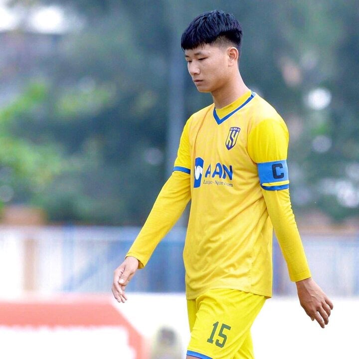 Tran Ngoc Dung lorsqu'il jouait encore pour l'équipe de jeunes de la SLNA. (Photo: FBNV)