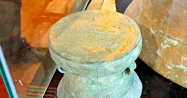 Bank staff took Dong Son bronze drum and returned it to... test security capabilities?