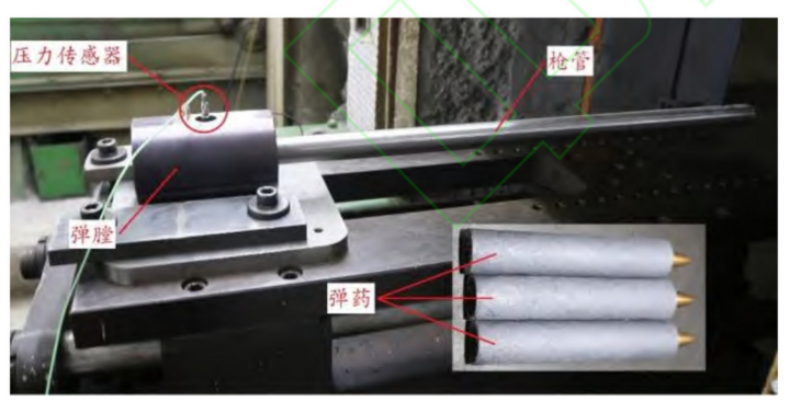 Loại súng này có thiết kế đặc biệt và sử dụng đạn thông minh gắn chip giúp triệt tiêu độ giật.