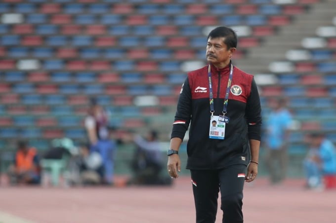 Mr. Sjafri in the Vietnam - Indonesia match in the men's football semi-final of the 32nd SEA Games at the Olympic Stadium, Phnom Penh on the afternoon of May 13. Photo: Lam Thoa