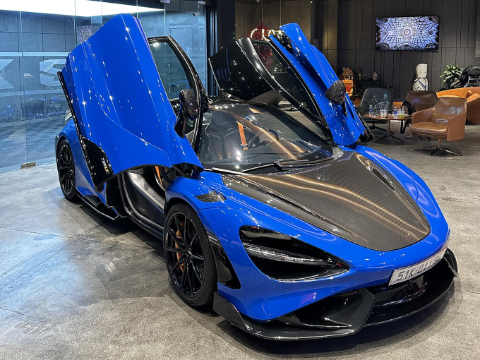 รถยนต์ซูเปอร์คาร์ McLaren 765LT Coupe ที่มีป้ายทะเบียน 51k-011.86 เปิดตัวที่โชว์รูมส่วนตัวในนครโฮจิมินห์เมื่อต้นปีนี้ ภาพโดย : KSupper