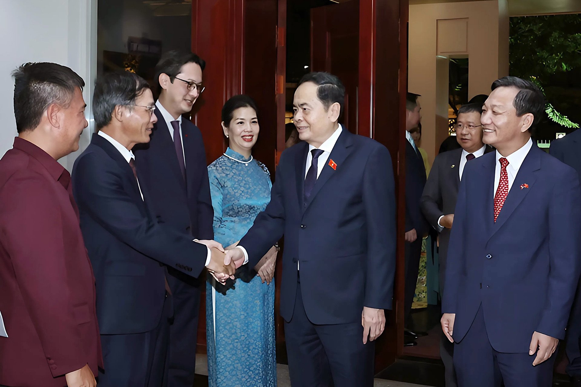 Le président de l'Assemblée nationale, Tran Thanh Man, rencontre des représentants de la communauté vietnamienne au Laos