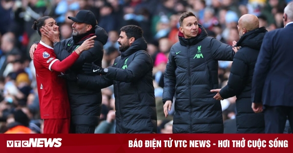 Pep Guardiola cãi nhau với Darwin Nunez, HLV Klopp phải can thiệp