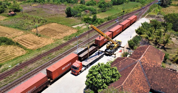 Ngành Đường sắt nỗ lực chuyển hàng hóa sau sự cố sụt lở hầm đường sắt Đèo Cả