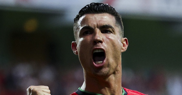 Ronaldo និយាយ​អ្វី​ក្រោយ​ស៊ុត​បញ្ចូល​ទី​បាន​ពីរ​គ្រាប់ MU រក្សា​គ្រូបង្វឹក Erik ten Hag