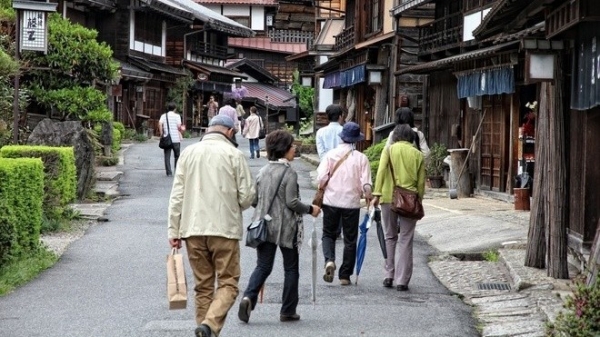 Japan approves new policy plan, determined to seize 'last chance' to bring economy out of recession