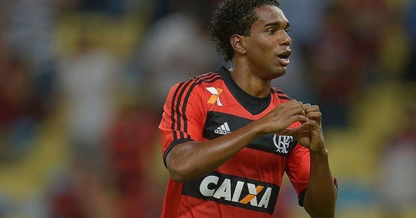 Đội bóng V-League chiêu mộ đồng đội cũ của danh thủ Ronaldinho