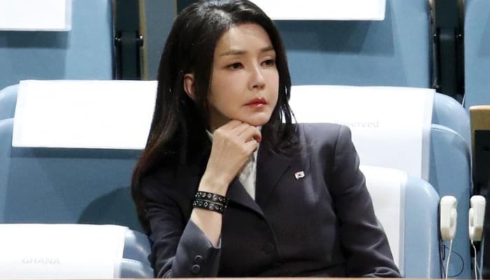 건강이 좋지 않아 출국이 금지된 한국 영부인