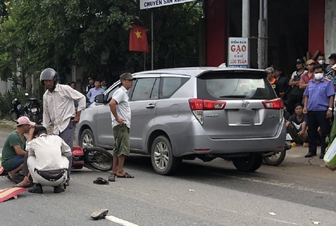 ហេតុការណ៍​គ្រោះថ្នាក់​ចរាចរណ៍​ដែល​បាន​សម្លាប់​ឪពុក​និង​កូន​កាលពី​ព្រឹក​ថ្ងៃ​ទី​៦ កញ្ញា ។ រូបថត៖ ឌឹកមិញ