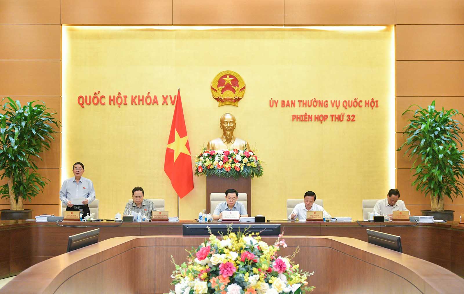 National Assembly Chairman Vuong Dinh Hue chairs meeting on draft Law on Urban and Rural Planning