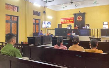 Yen Bai City People's Court held an online trial of a criminal case related to drug crimes.