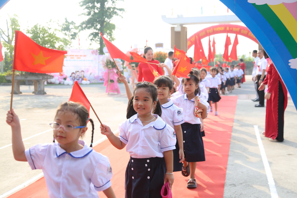 Estudiantes de Hanoi en la ceremonia de apertura del año escolar 2024-2025