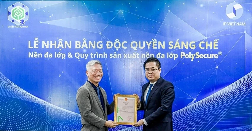 Đại sứ nước ngoài 'ngạc nghiên' khi đến thăm một nhà máy ở khu Công nghệ cao Hòa Lạc