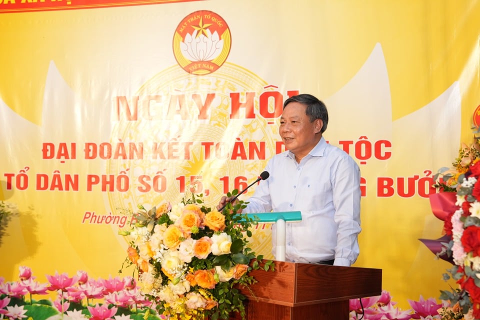 Phó Bí thư Thường trực Thành uỷ Hà Nội Nguyễn Văn Phong phát biểu tại ngày hội.