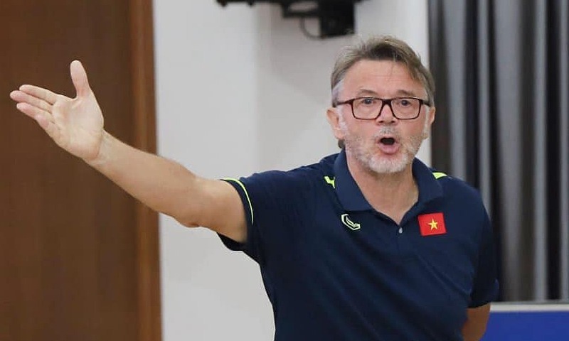 HLV Troussier: 'Ai không sẵn sàng có thể ra về'