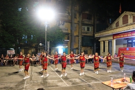 Intercambio de danzas folclóricas para celebrar el Día de la Familia Vietnamita