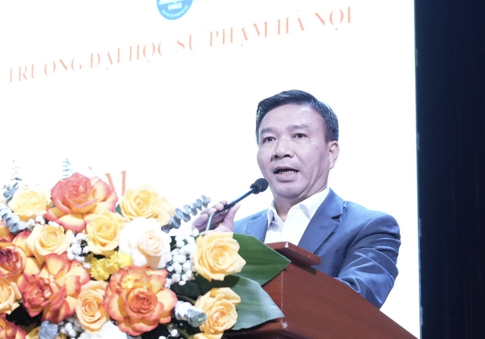 Dr. Chu Manh Hung - Parteisekretär, Vorsitzender des Universitätsrats der Hanoi Law University sprach auf dem Seminar