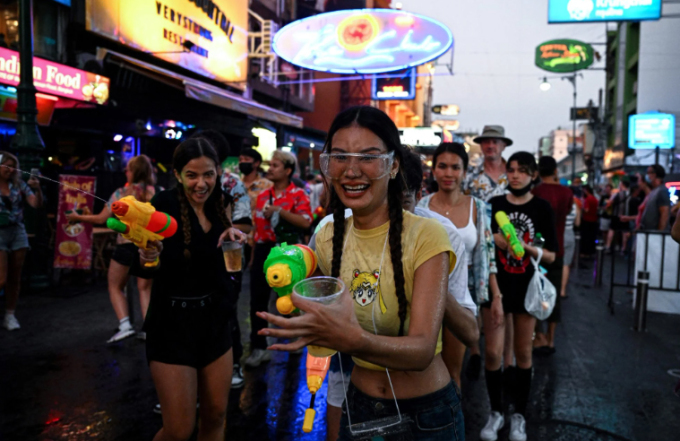 Young people holding water guns and drinks to celebrate Songkran, Thailand. Photo: AFP