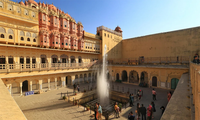 Environ un million de personnes visitent le palais Hawa Mahal chaque année. Photo : Vishal Bhatnagar/NurPhoto/Getty