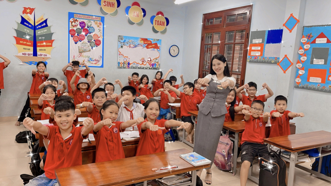 Ms. Tu and members of class 5A7. Photo: Provided by the character