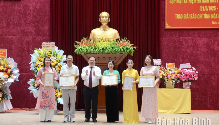 Hoa Binh sélectionne 23 œuvres de haute qualité pour décerner le 4e Prix provincial de la presse de Hoa Binh