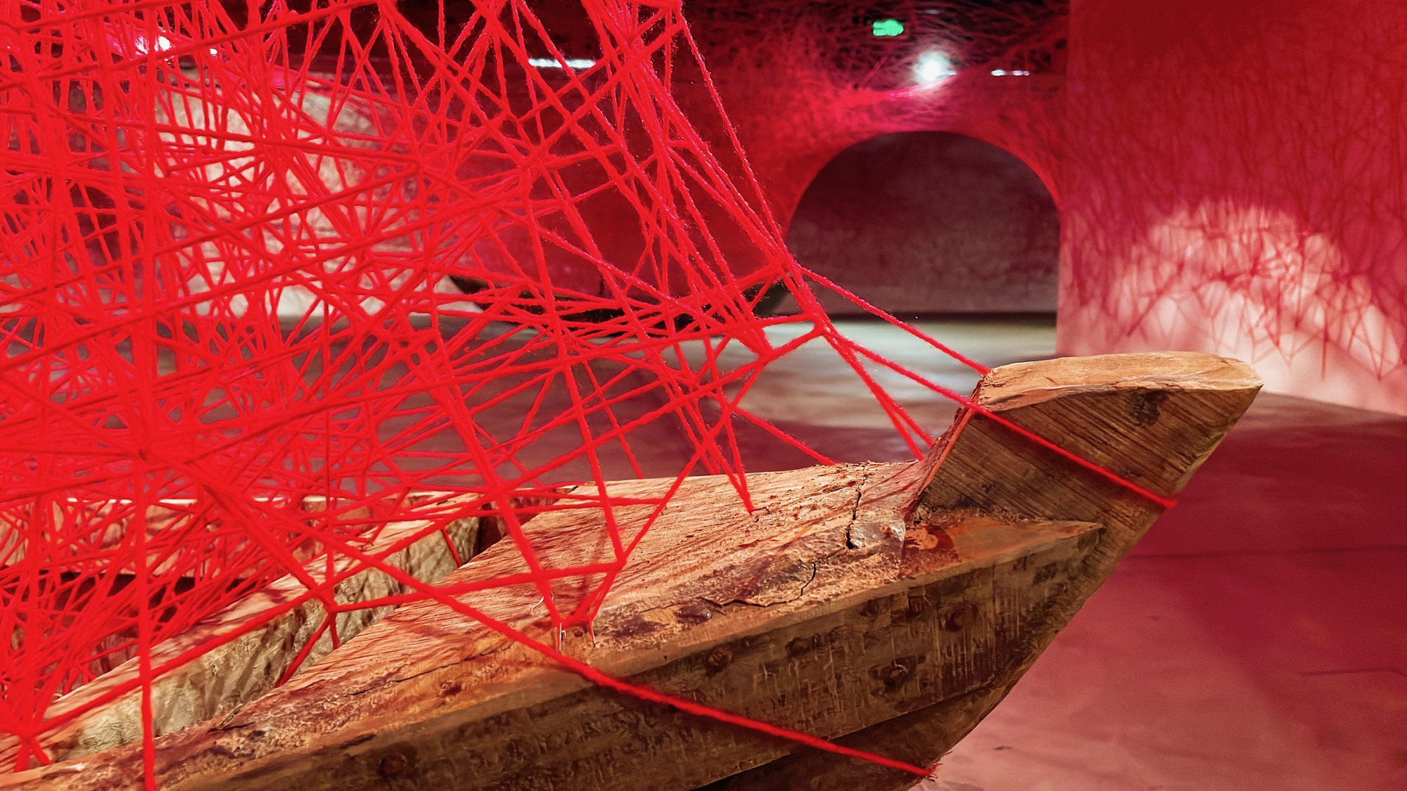 Món quà nghệ thuật ý niệm Chiharu Shiota tặng Việt Nam   - Ảnh 2.