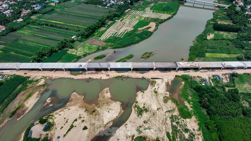 Gros plan sur la construction du plus long tunnel de montagne de l'autoroute Nord-Sud, photo 19