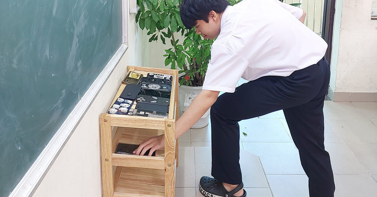 Teacher in Da Nang 'confiscates students' phones', netizens cheer enthusiastically