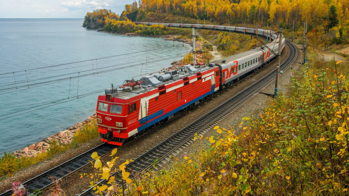 Осенний пейзаж в Транссибирском поезде. Фото: Алексей Задонский