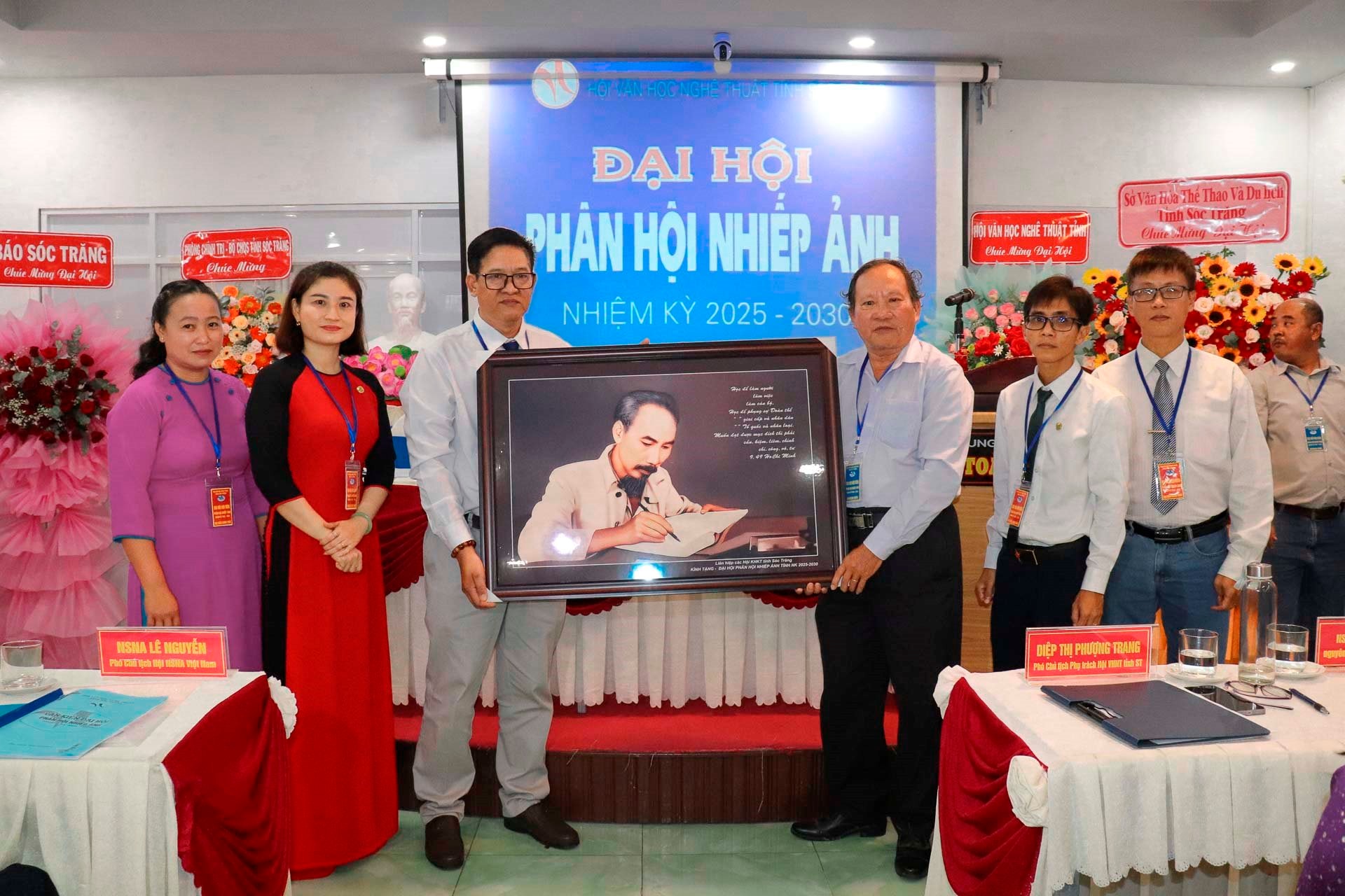 M. Trinh Cong Ly, président de l'Union vietnamienne des associations scientifiques et technologiques de Soc Trang, a présenté des funérailles et a félicité..jpg