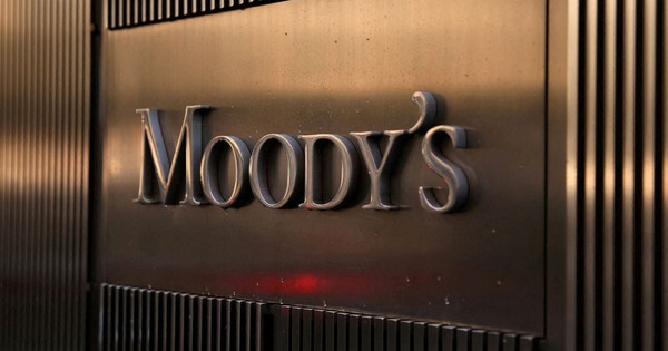 Moody's hạ triển vọng xếp hạng tín nhiệm nợ của Mỹ