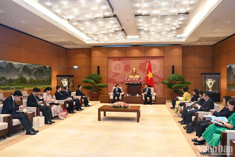 National Assembly Chairman Vuong Dinh Hue receives former Speaker of the National Assembly of South Korea Park Byeong-seug photo 3