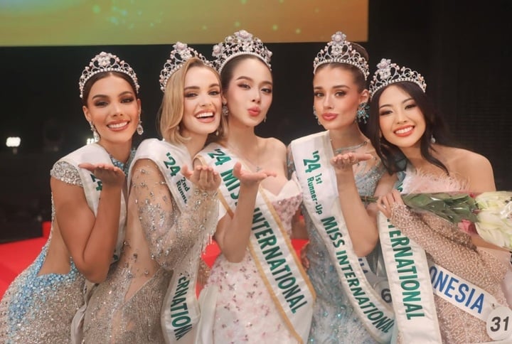 Thanh Thuỷ là người đẹp Việt đầu tiên đăng quang Miss International.