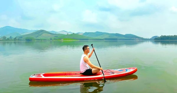 Feast your eyes on the beautiful scenery likened to a "miniature Ha Long Bay" in the rice countryside of Yen Thanh, Nghe An