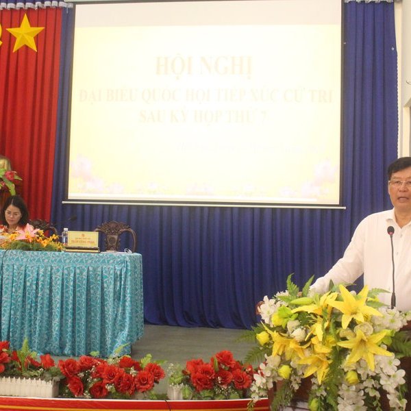 La delegación de la Asamblea Nacional de la provincia de Binh Duong se reunió con los votantes después de la séptima sesión