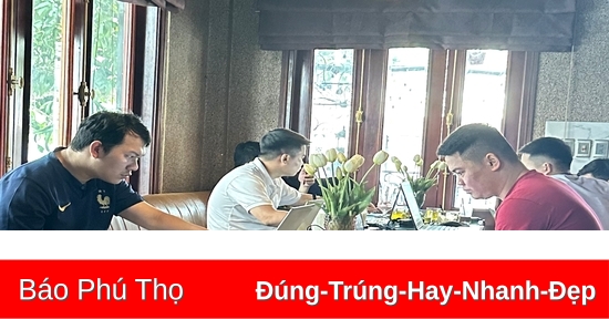 Nhiều người “mang việc” ra quán cafe làm khi nhà và cơ quan bị cắt điện