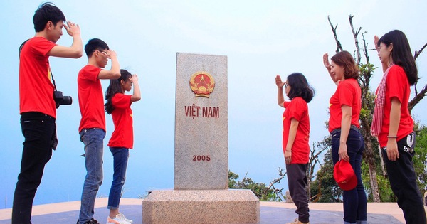 Journey of 'Students with aspirations for the country' to Dien Bien Phu