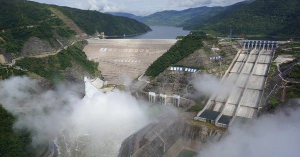 El nivel del agua de la mayor presa hidroeléctrica del Mekong alcanza un mínimo histórico y la sequía y la salinidad en el delta del Mekong se agravan