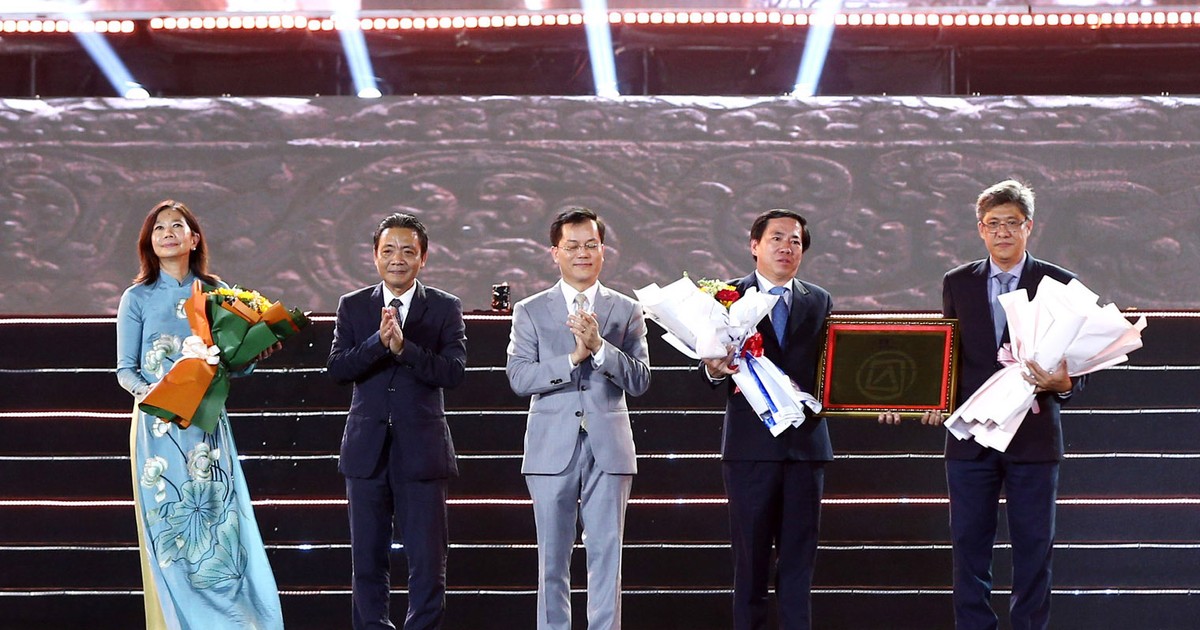 Hommage à l'art de la poterie Cham et ouverture du Festival du raisin et du vin de Ninh Thuan 2023