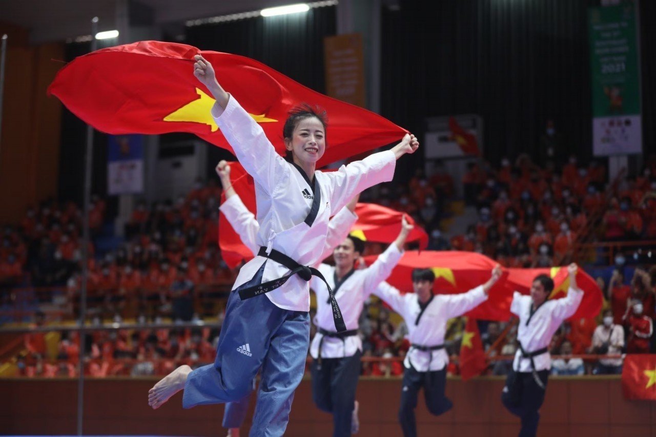 The work "Flying up to Vietnam" won first prize in the photo and video contest "Happy Vietnam - Happy Vietnam"