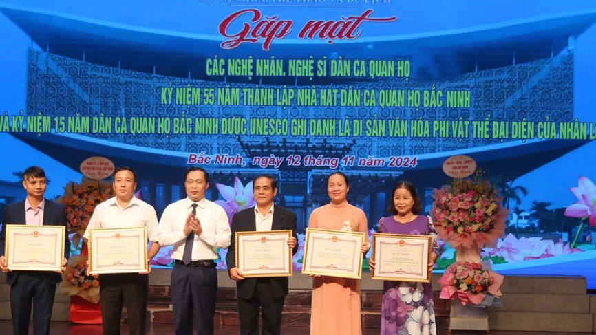 โรงละครเพลงพื้นบ้าน Bac Ninh Quan Ho บรรลุภารกิจสำเร็จลุล่วง ตอกย้ำสถานะและแบรนด์ของตนเอง