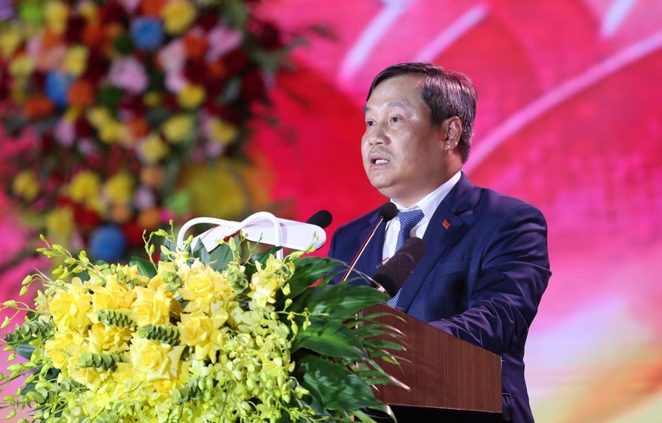 Genosse Vu Dai Thang, Mitglied des Zentralkomitees der Partei, Sekretär des Provinzparteikomitees und Leiter der Delegation der Nationalversammlung der Provinz Quang Binh, hielt eine Gedenkrede - Foto: VGP/Nhat Bac