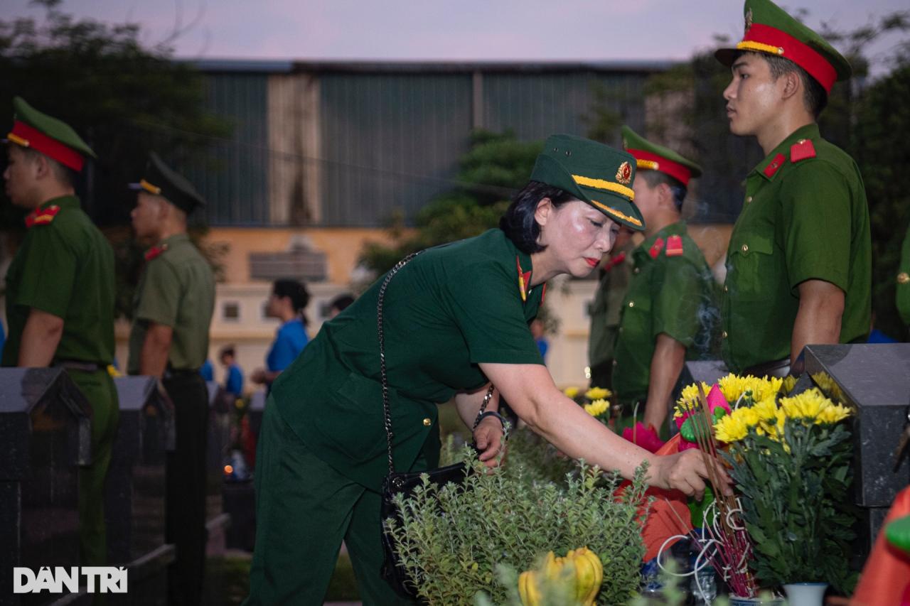 Bộ trưởng Quốc phòng Phan Văn Giang tri ân các anh hùng liệt sĩ tại Hà Nội - 7